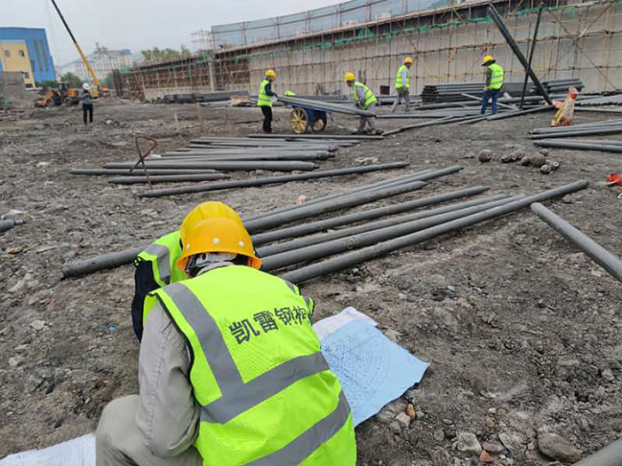 海城螺栓球网架结构